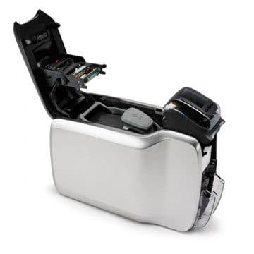 impresora de Tarjetas Zebra ZC300 - 300 dpi - 1 Cara - 900 Tarjetas/Hora - Ethernet - USB - (Incluye CardStudio Standard 2.0, Ribbon YMCKO (200 imágenes) 200 Tarjetas PVC) marca Zebra - Impresoras Etiquetadoras