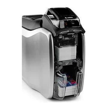 impresora de Tarjetas Zebra ZC300 - 300 dpi - 1 Cara - 900 Tarjetas/Hora - Ethernet - USB - (Incluye CardStudio Standard 2.0, Ribbon YMCKO (200 imágenes) 200 Tarjetas PVC) marca Zebra - Impresoras Etiquetadoras
