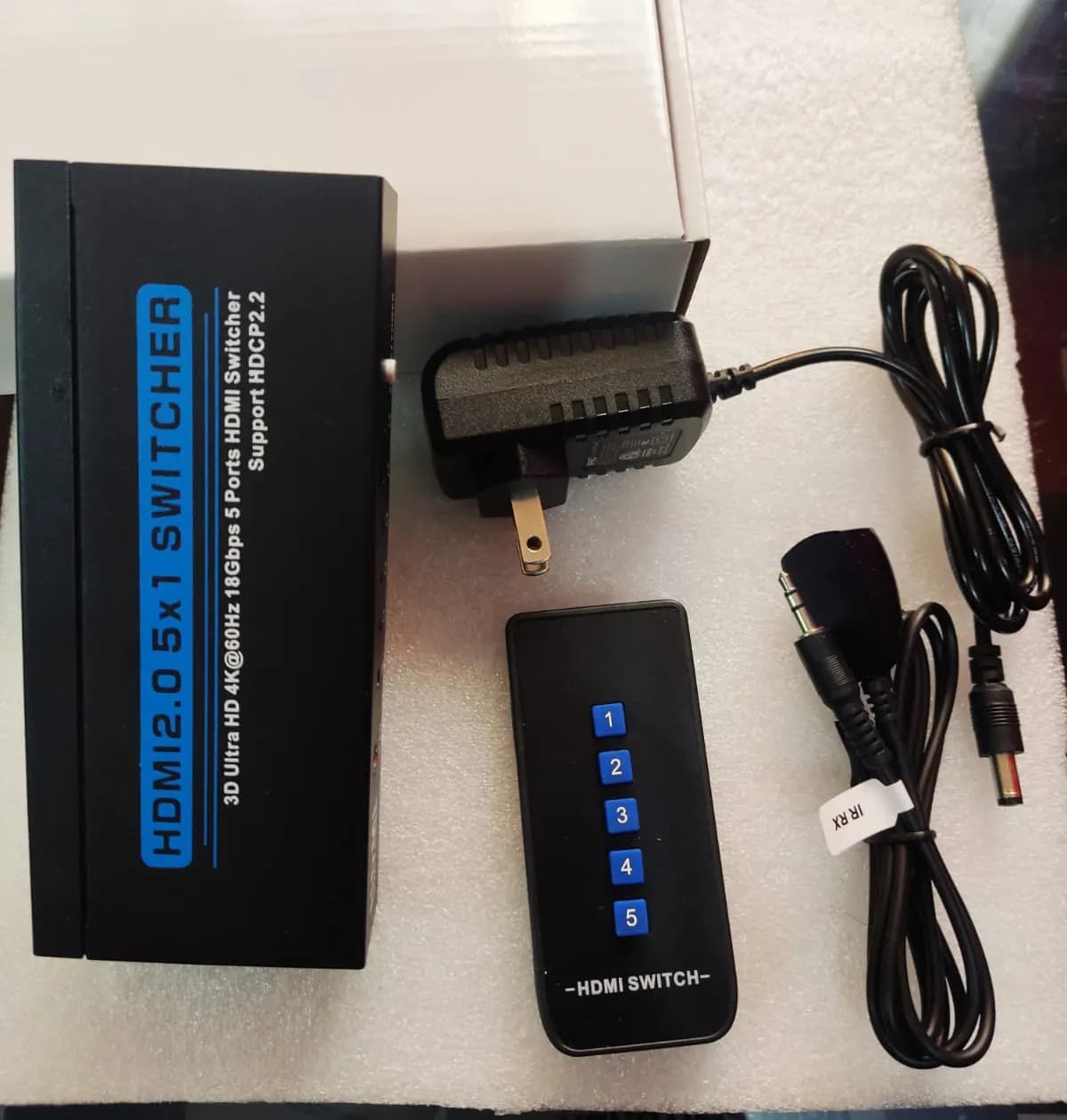 HDMI 2.0 SWITCH 5 en 1 de Salida 4K@60Hz c/Control Remoto marca Zenhon - Extender HDMI Splitter